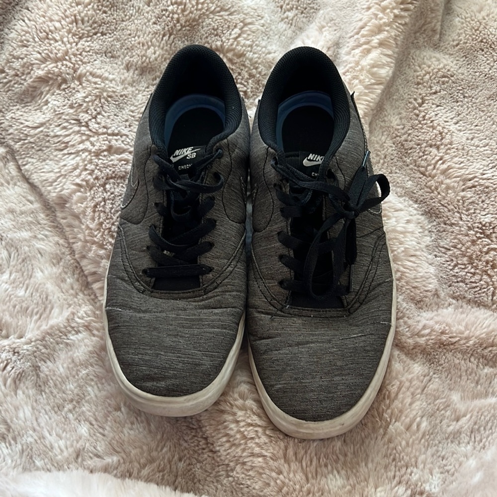 Nike tennis shoes